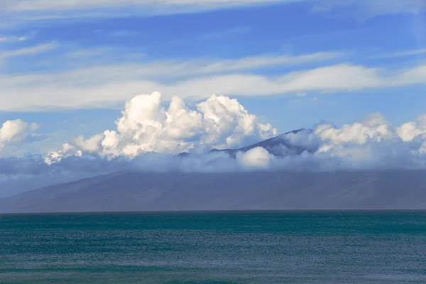 モロカイ島、ハワイ、米国の上の雲 — ストック写真