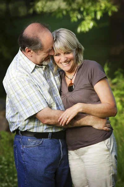 A Couple In The Park — Stock Photo, Image