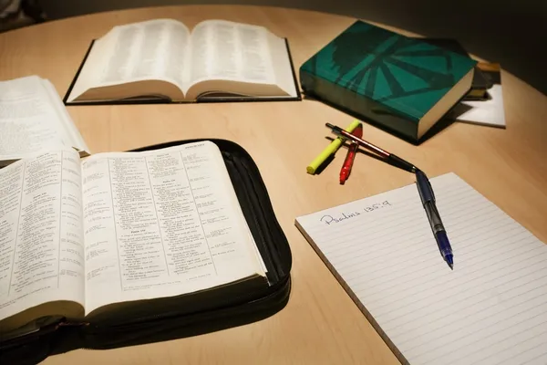 Bibel und Studienmaterial — Stockfoto