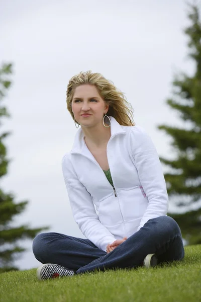 Woman Sitting On Lawn — Stock Photo, Image