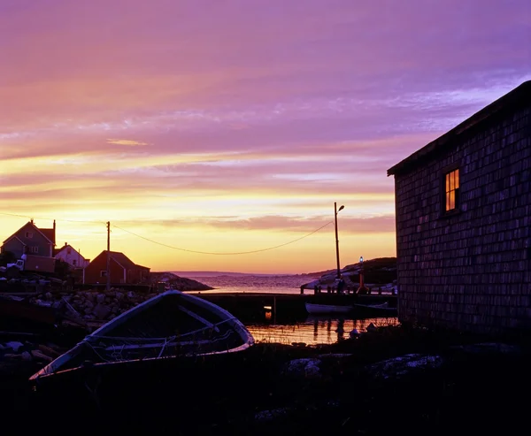 Sunset At Peggy 's Cove, Новая Шотландия — стоковое фото