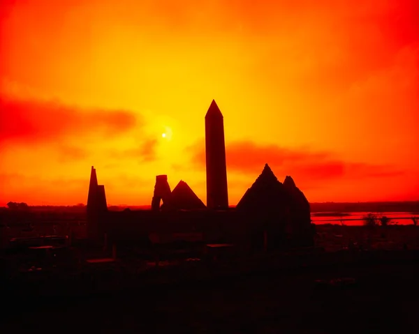 Kilmacduagh kulaté věže, gort, co galway, Irsko — Stock fotografie