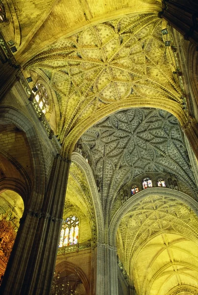 Techo abovedado de la Catedral de Sevilla — Foto de Stock