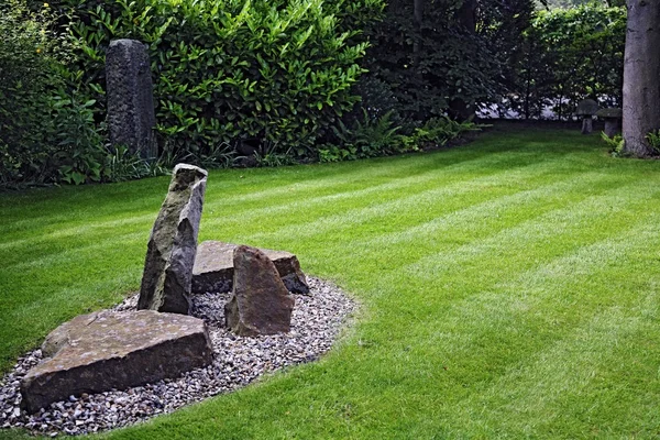 Paisajismo en un jardín en Inglaterra — Foto de Stock