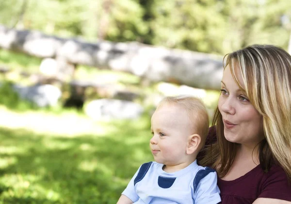 Mutter und Sohn — Stockfoto