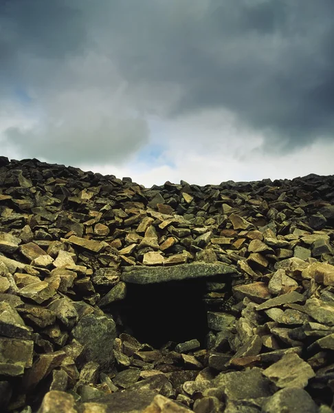Co armagh, будинок cailleach beara і зустрічі на вищому рівні з slieve gullion, Ірландія — стокове фото