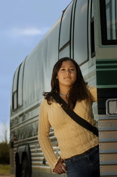 Mulher em um ônibus — Fotografia de Stock