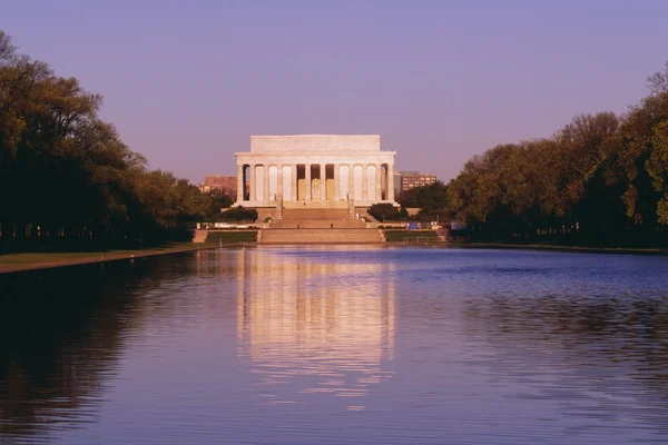 Das lincoln-denkmal und der reflektierende pool in washington, dc — Stockfoto