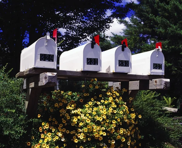 Boîtes aux lettres dans une rangée — Photo