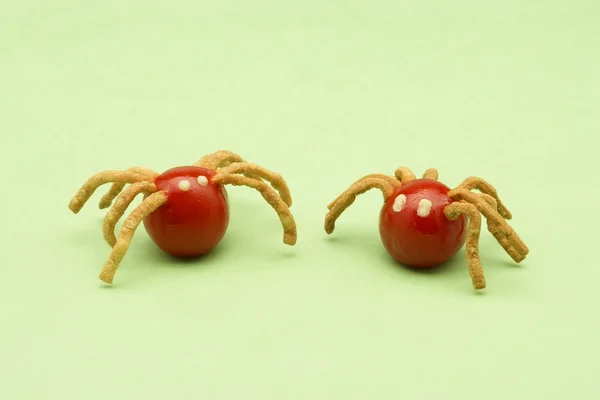 Aranhas feitas a partir de tomates — Fotografia de Stock