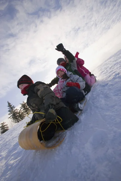 Crianças Tobogganing — Fotografia de Stock