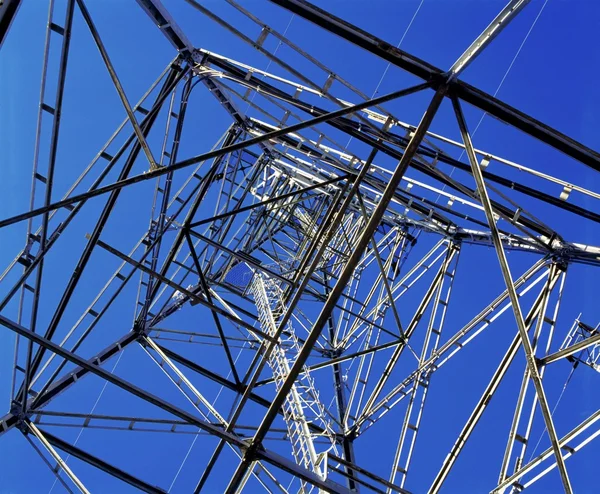 Estructura metálica desde ángulo bajo — Foto de Stock