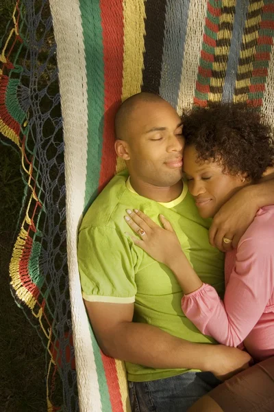 Esposo y esposa durmiendo juntos — Foto de Stock