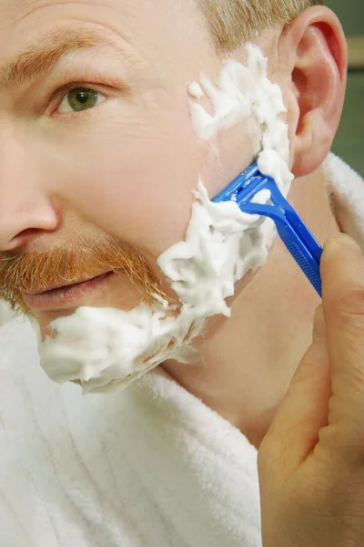 Man Shaving — Stock Photo, Image