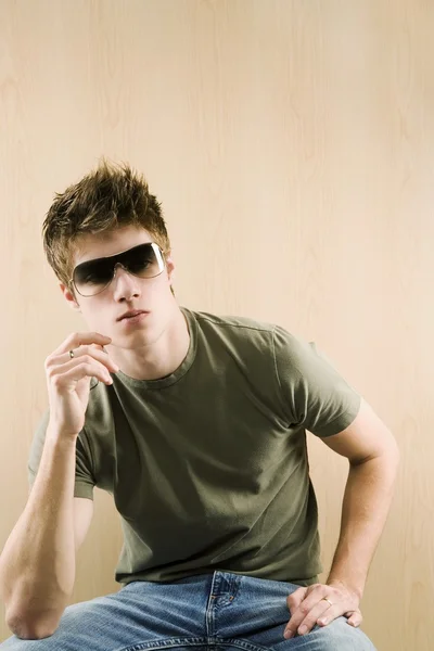 A Young Man Wearing Sunglasses — Stock Photo, Image