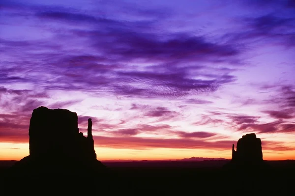 The Mittens At Dawn, Monument Valley Navajo Tribal Park, Arizona, Stati Uniti d'America — Foto Stock