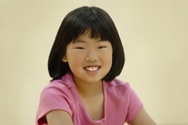 Sorridente ragazza asiatica — Foto Stock