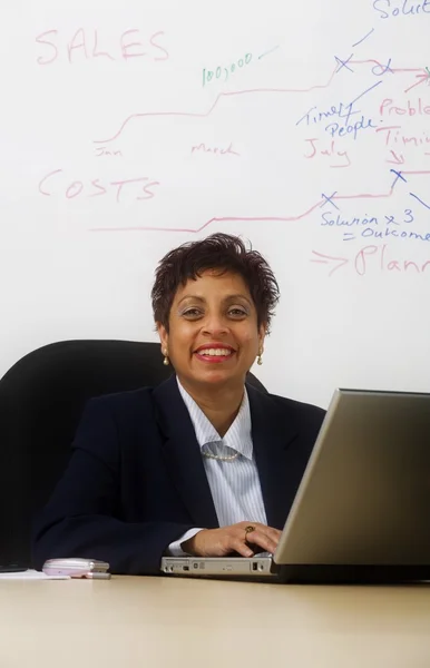 Retrato de una mujer de negocios — Foto de Stock