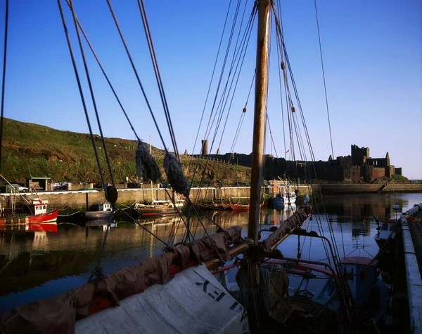 Hafen und Burg schälen, Insel der Menschen, Großbritannien — Stockfoto