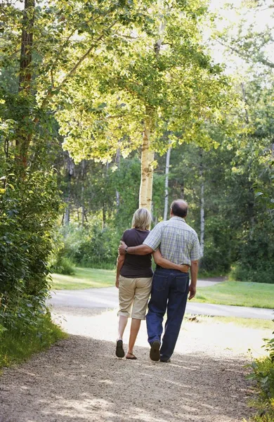 Husband And Wife On Walking Trail — Stock Photo, Image