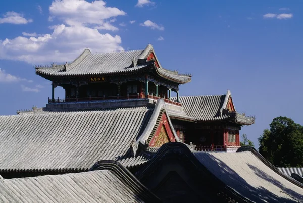 Dach des Pavillons im Sommerpalast in Peking, China — Stockfoto