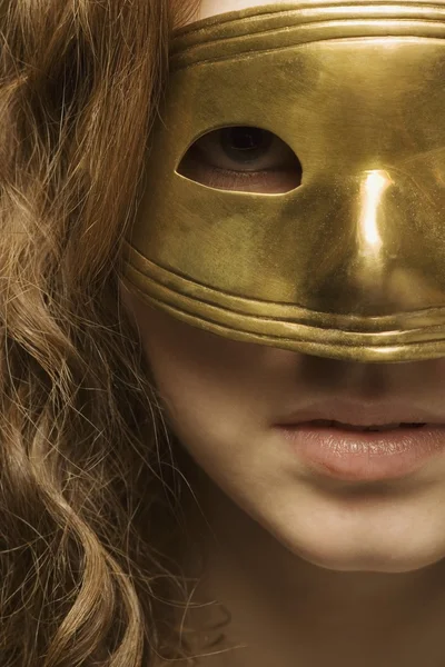 Vrouw dragen van een masker — Stockfoto