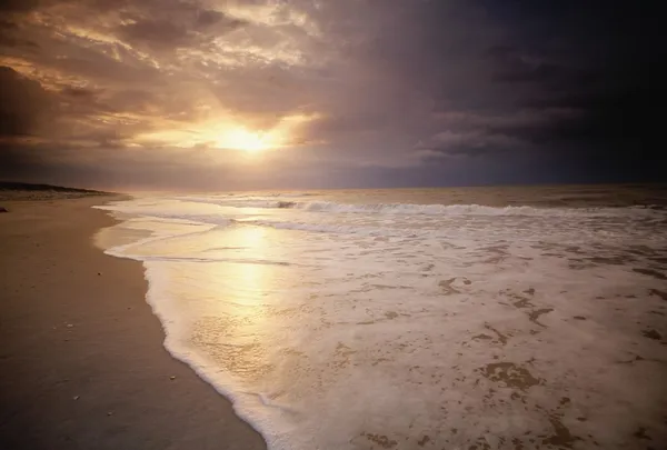 Zachód słońca na plaży w Zatoce Meksykańskiej, florida, Stany Zjednoczone Ameryki — Zdjęcie stockowe