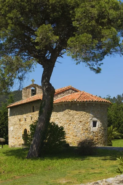 12Th Century Ermita, Сан-Ромберн-де-Эскаланте, Кантабрия, Испания — стоковое фото