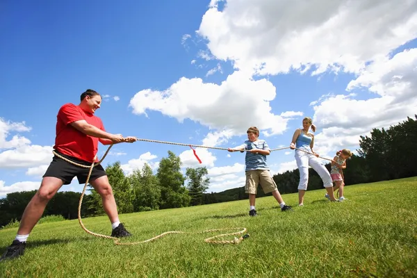 Tug Of War Between Dad And Kids — Stock Photo, Image