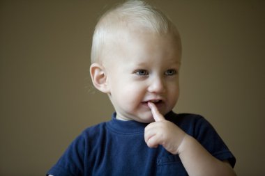 küçük bir çocuk portresi