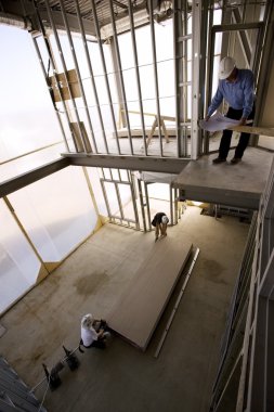 Форман і drywallers на будівельному майданчику