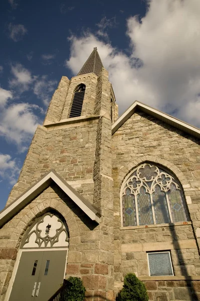 Lake of the woods, kenora, ontario, canada. kerk torenspits stijgen in de lucht — Stockfoto