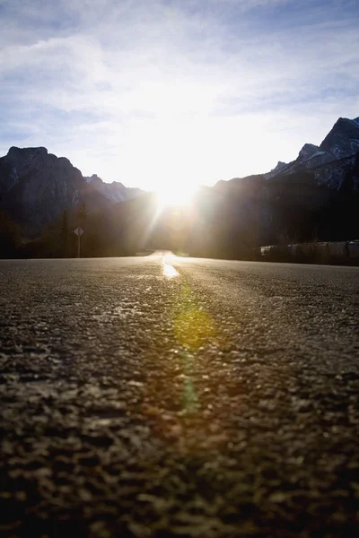 Silnice ve městě canmore, alberta, Kanada — Stock fotografie