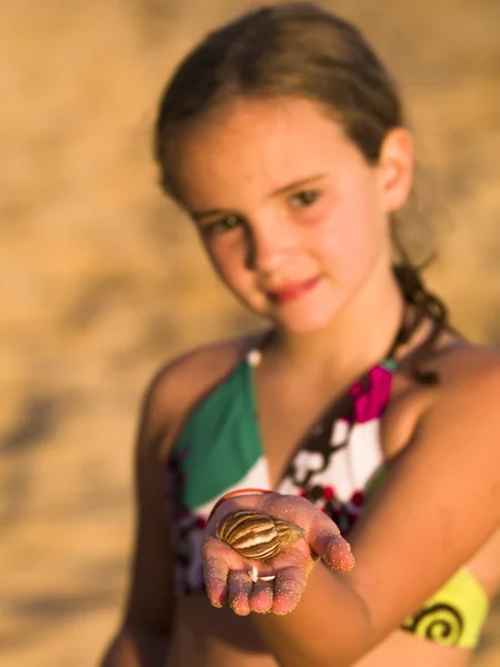 Fille avec coquillage — Photo