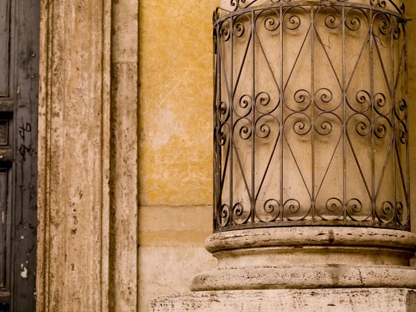 Coluna decorativa, Roma, Itália — Fotografia de Stock