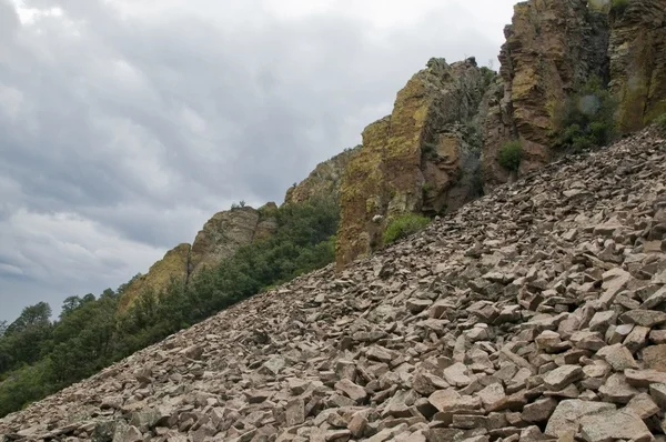 岩石滑落，奇里卡瓦山脉，亚利桑那州美国 — 图库照片