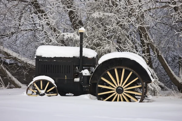 Antique Farm Tractor — Stock Photo, Image