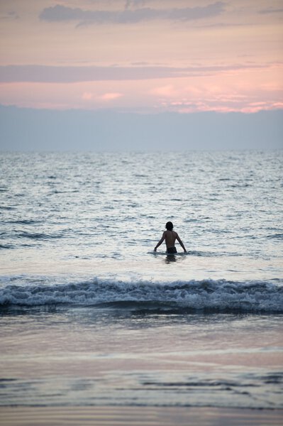 Человек в воде. Пуэрто-Вальярта, Мексика
