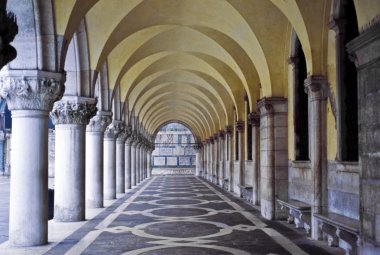 Doge Sarayı, Venedik, İtalya, geçit