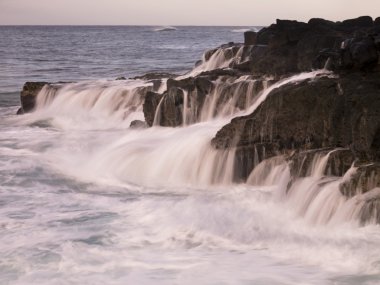 okyanus, kauai, hawaii akan şelaleler