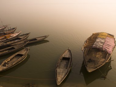 Tekne su, varanasi, Hindistan