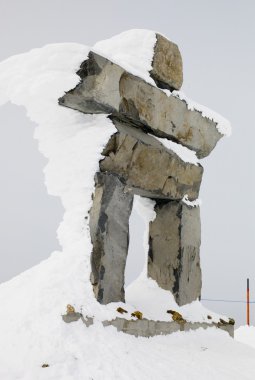 inuksuk karla kaplı