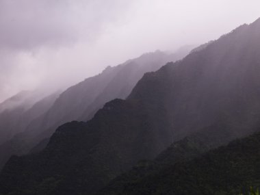 yan bir dağın napali Sahil Parkı, kauai, hawaii