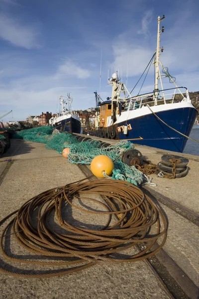 Loď kotví, whitby, west yorkshire, Anglie — Stock fotografie