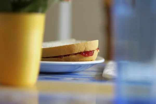 Sandwich de mantequilla de maní y mermelada — Foto de Stock