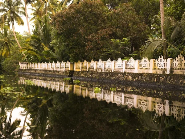 Gate Along The Water, Kerala, India — Stock Photo, Image