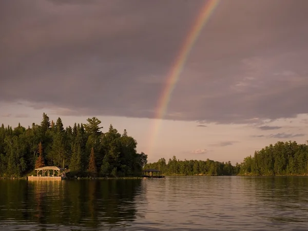 Lake of the woods, ontario, Kanada, regnbåge över sjön — Stockfoto