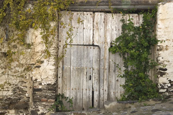 Dřevěné dveře, městě macharaviaya vnitrozemí, costa del sol, provincie malaga, Španělsko — Stock fotografie