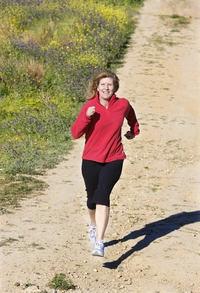 Mujer corriendo — Foto de Stock