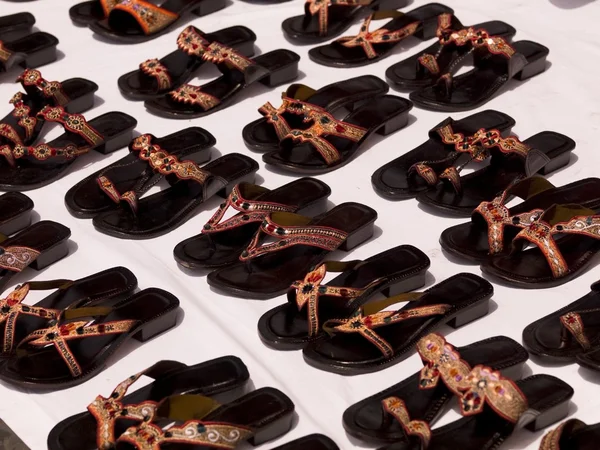 Sandalias en fila — Foto de Stock